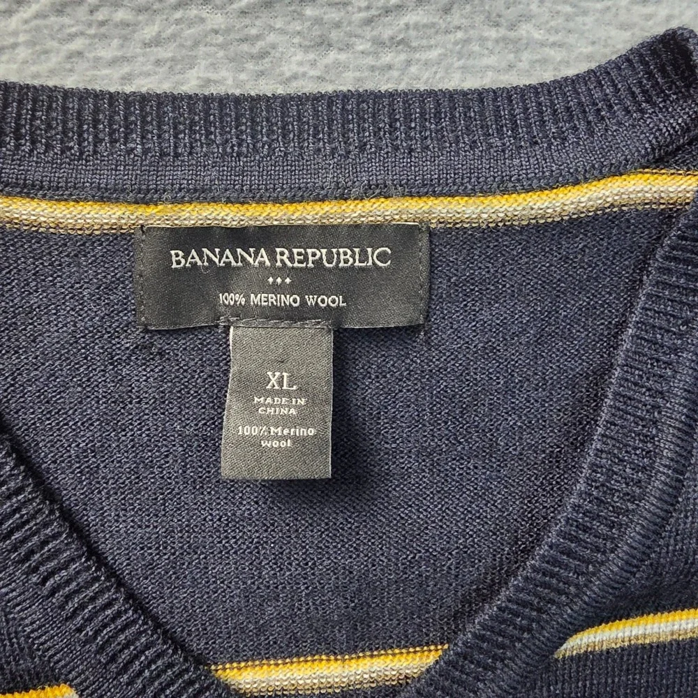 Banana Republic Merino Wool Sweater‎ Mens XL Navy Yellow Striped V Neck